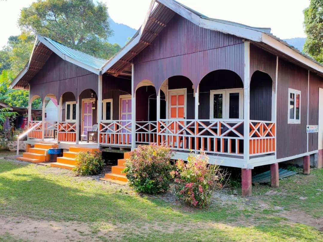 Mukut Coral Chalet Kampong Mukut Exteriér fotografie