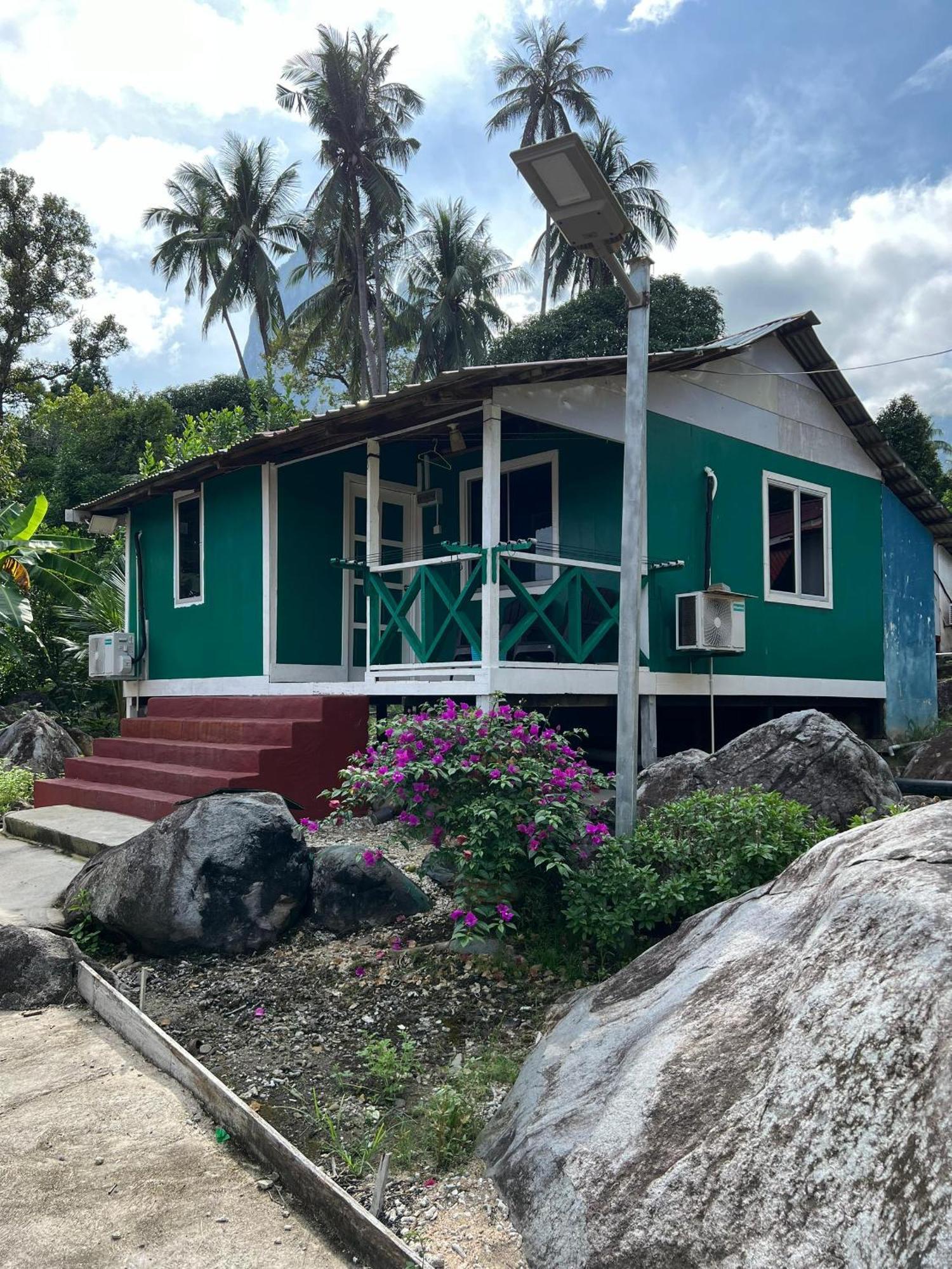 Mukut Coral Chalet Kampong Mukut Exteriér fotografie